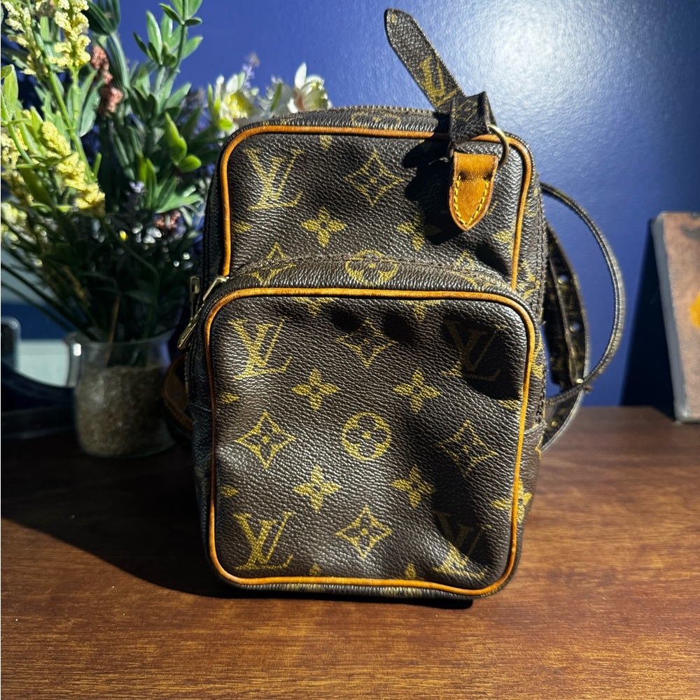 Rare Louis Vuitton Monogram Mini Amazone in EUC w/ COA- Vintage 1987- Rare find